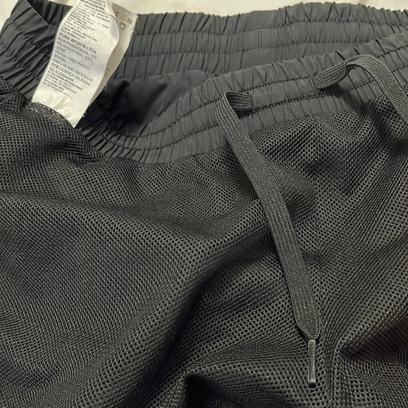 Puma black shorts  net lined Medium - Picture 5 of 5